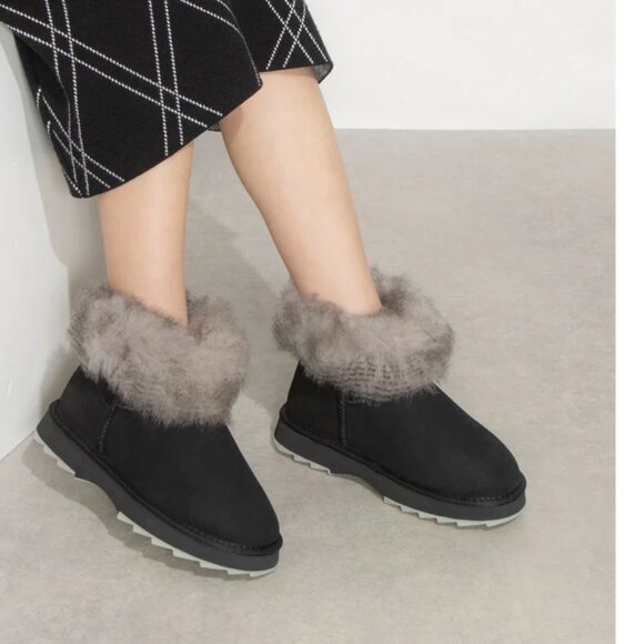 NEW EMU AUSTRALIA Sheepskin Stinger Micro Crimp Boots in black 1025 4m2 - Picture 1 of 6